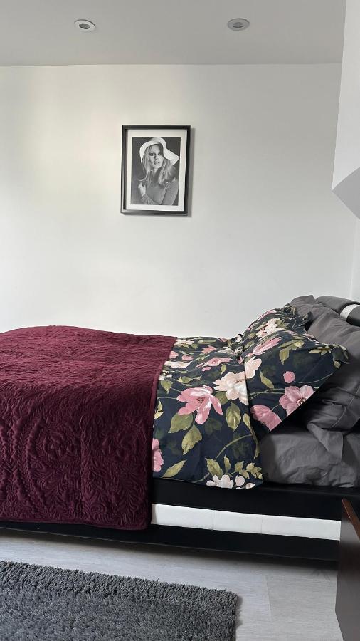 Stunning New 1 Bedroom Apartment London Exterior photo